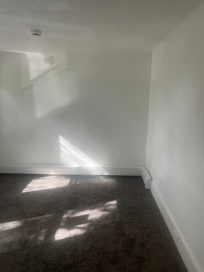 Building Photo - 206 Welles St