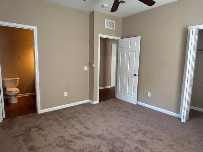 Building Photo - 2757 Kennedy Dr