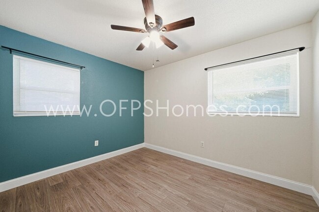 Building Photo - 127 Judith Dr