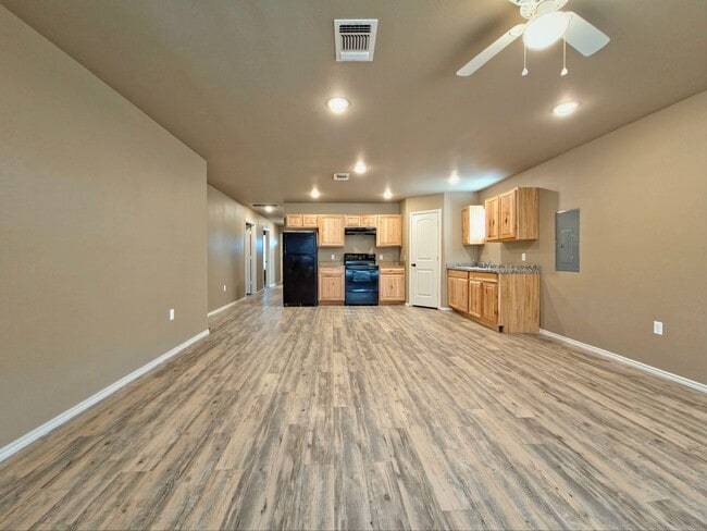 Building Photo - Cozy 3 Bedroom Home Near Downtown