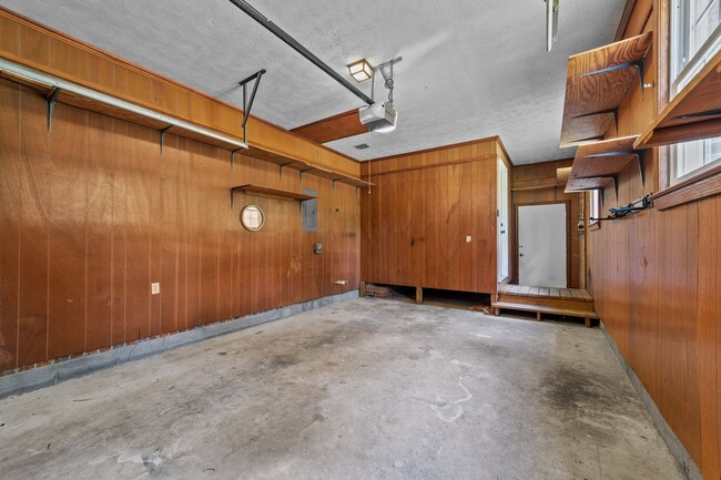 Building Photo - 204 McNeil Rd
