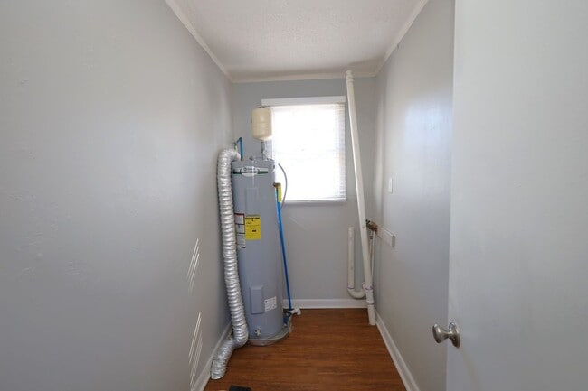 Building Photo - 817 Lilly St