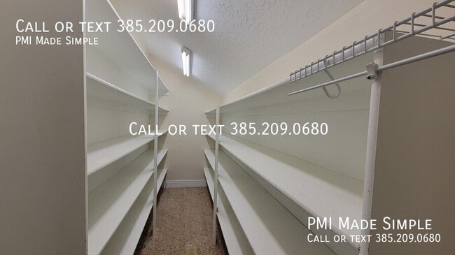 Building Photo - 3042 E Somerset Dr