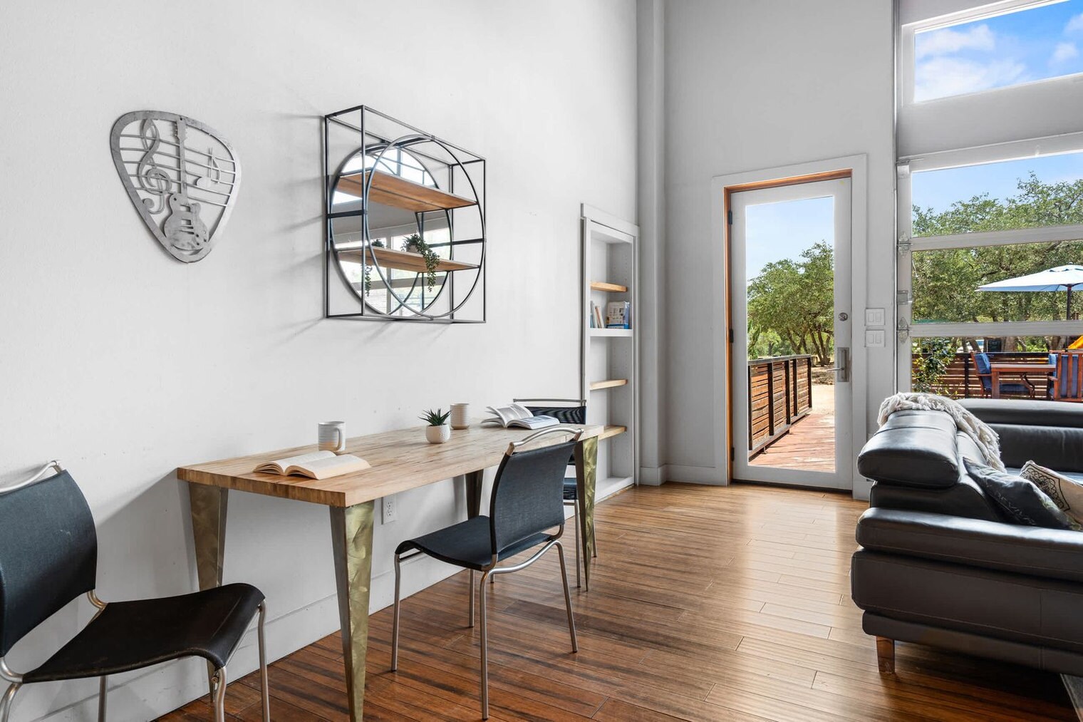 Building Photo - 9801 Mor Dr