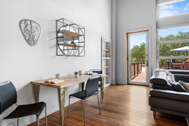 Building Photo - 9801 Mor Dr