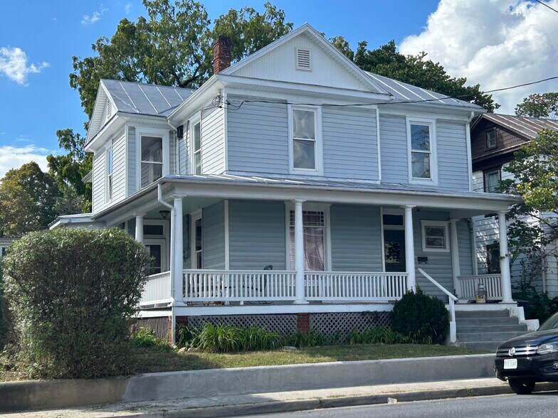 Building Photo - 407 Collicello St