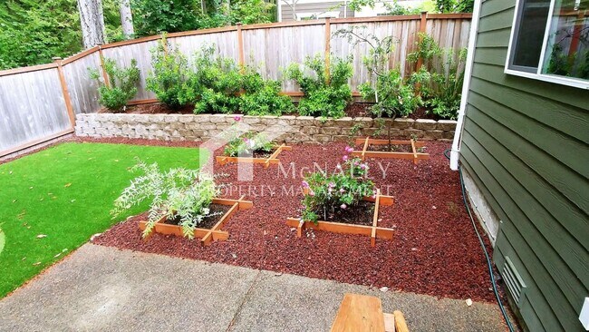 Building Photo - Beautiful Furnished Home in University Place