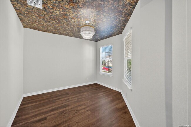 Building Photo - Open Floor Plan 4 Bed/2.5 Bath Home in Alamo Ranch