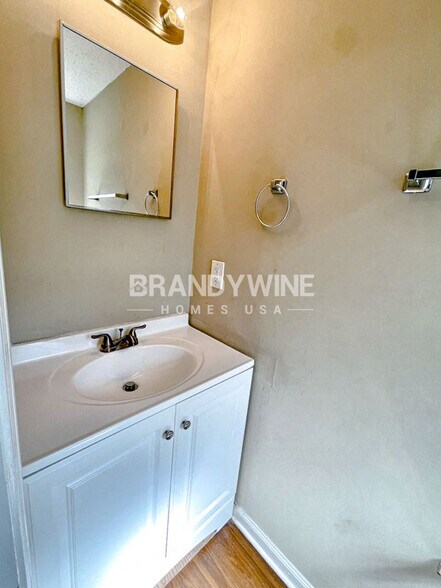 Building Photo - 5937 Camaro Dr W