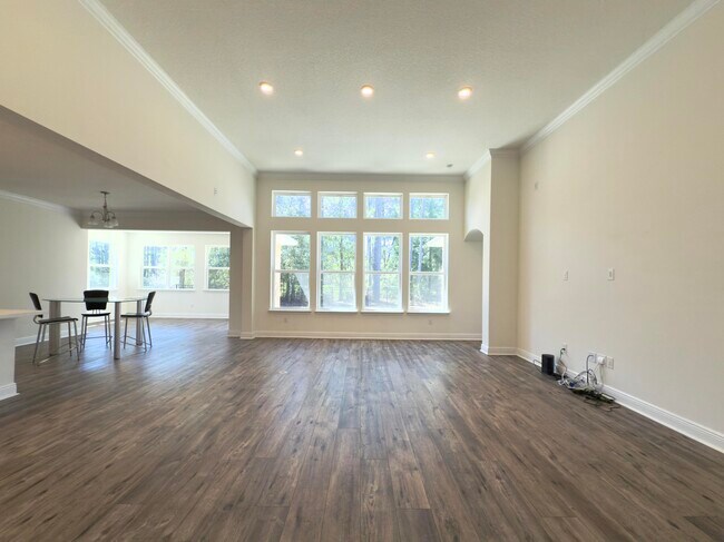 Building Photo - 296 Symphony Way
