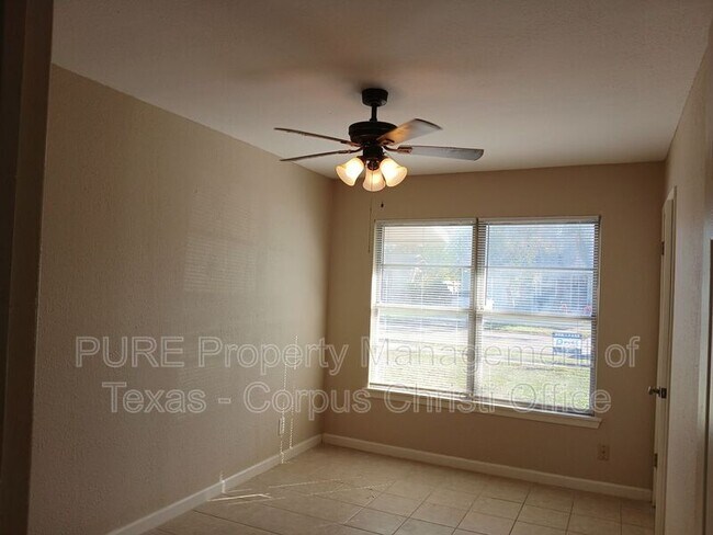 Building Photo - 4937 Blundell Dr