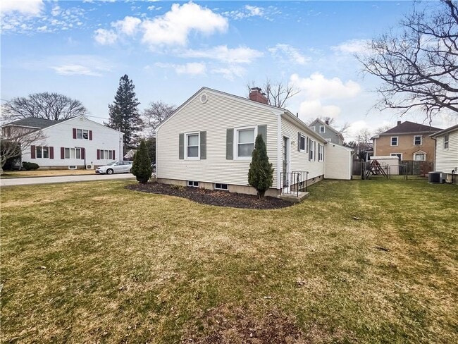 Building Photo - 10 Brayton Ave