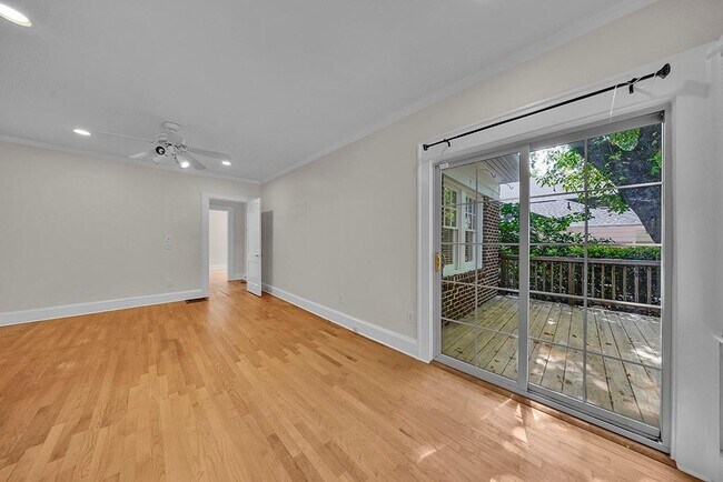 Building Photo - 876 Courtenay Dr NE