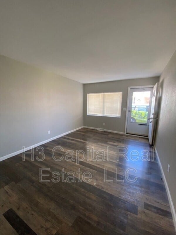 Building Photo - 3218 Kilarney Dr