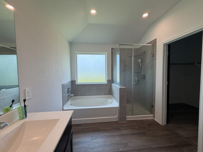 Building Photo - 3101 Emerald Ocean Dr