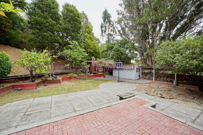 Building Photo - "Charming 4-Bed, 3-Bath Sanctuary in San R...