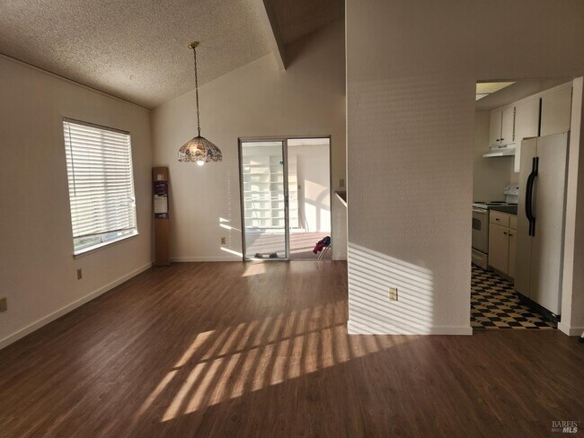 Building Photo - 102 Ohio St