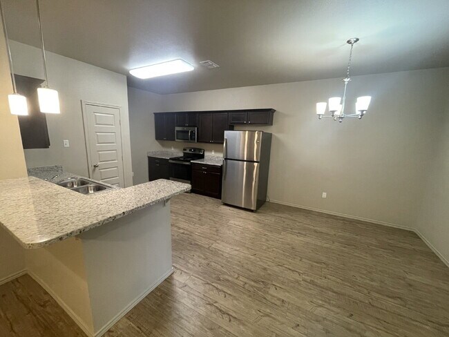 Building Photo - Townhome Located West Of Milwaukee Near Take-Out & Walmart!