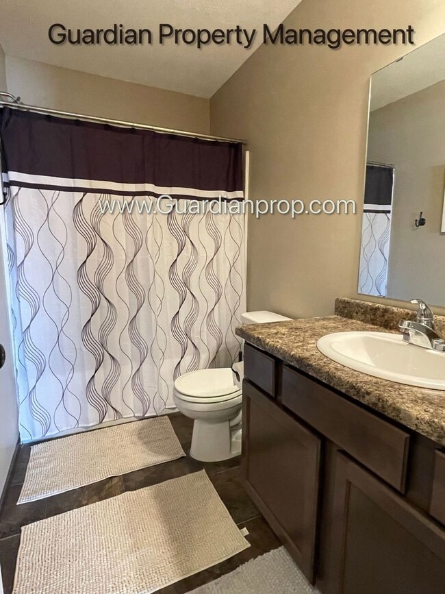 Building Photo - Lakeville 2 Bedroom Town Home, 2 Car Garage, 2.5 Baths, Washer/Dryer, Available April