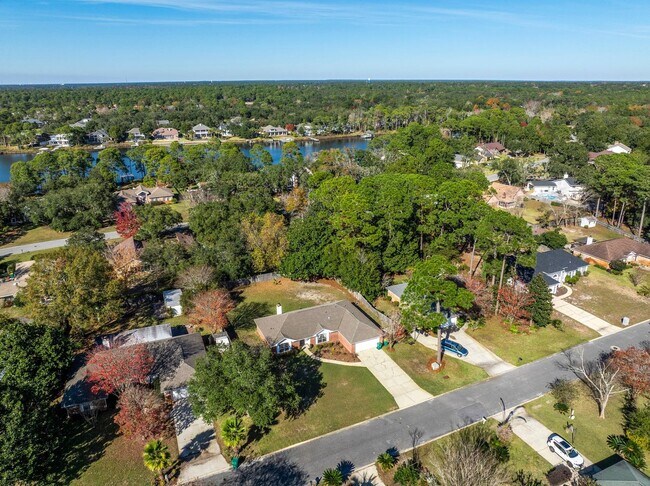 Building Photo - Updated Home in Raintree Estates!