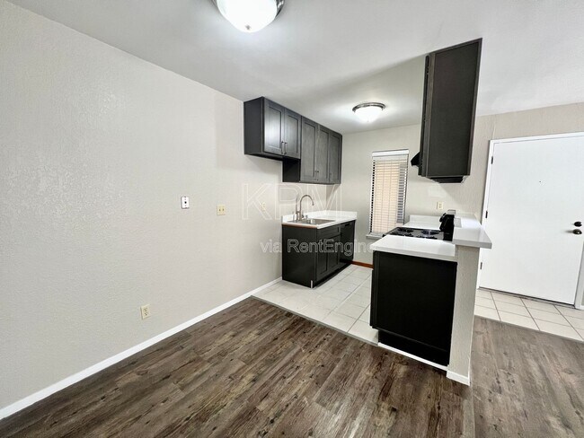 Building Photo - 6724 Plymouth Rd