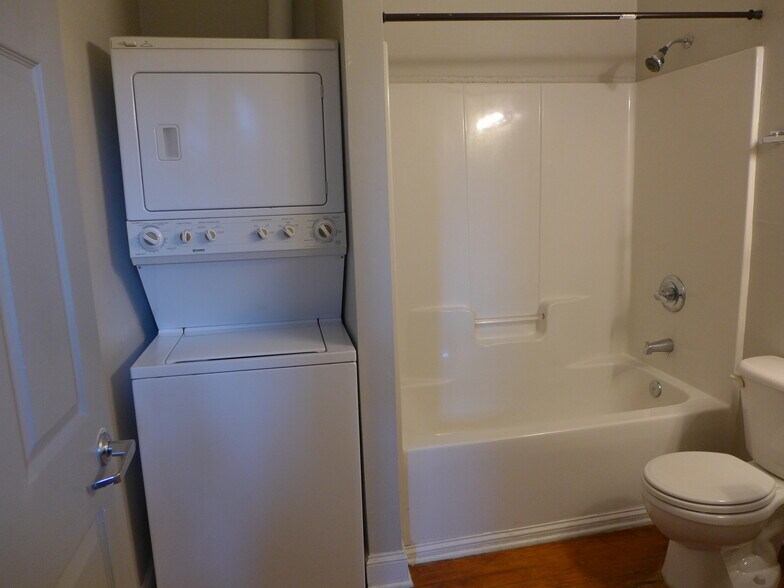 Building Photo - 112 N John St