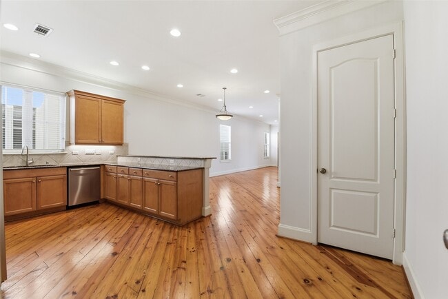 Building Photo - 4424 Blossom St
