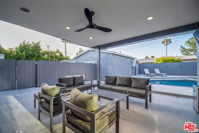 Building Photo - 12827 Sylvan St