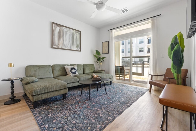 Building Photo - 1301 Leah Ave