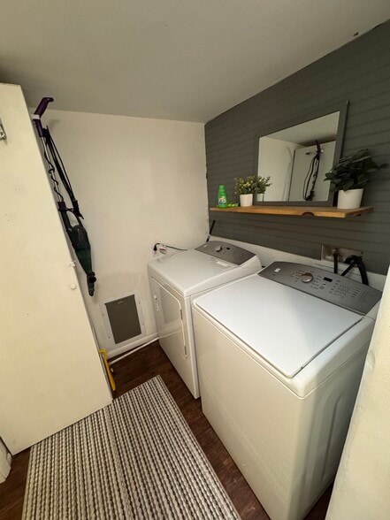 Full sized washer & dryer - 240 S 12th St