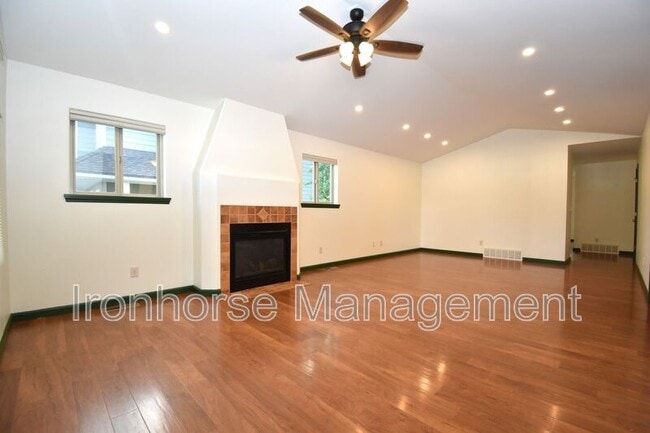 Building Photo - 502 Sanders Ave