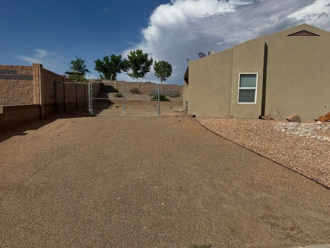 Building Photo - 4765 Limestone Dr NE