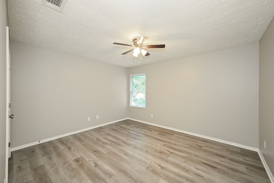Building Photo - 805 General Barksdale Dr