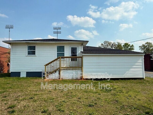 Building Photo - 242 S Cherry Rd
