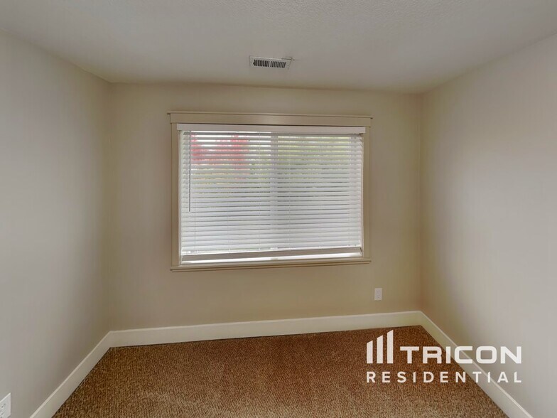 Building Photo - 14718 SE Badger Creek Rd