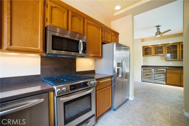 Building Photo - 3055 E Hillcrest Dr