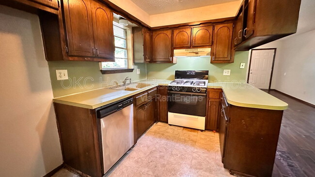 Building Photo - 915 Delmar Cir