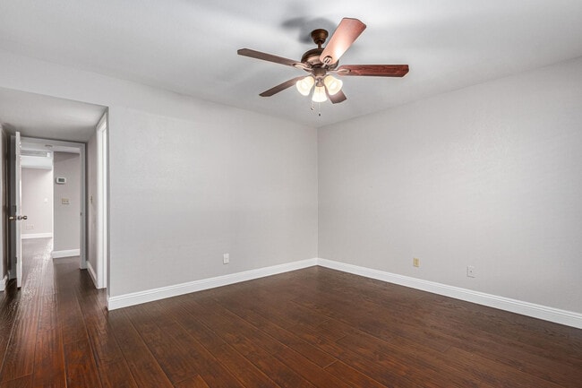Building Photo - 5713 W Gelding Dr