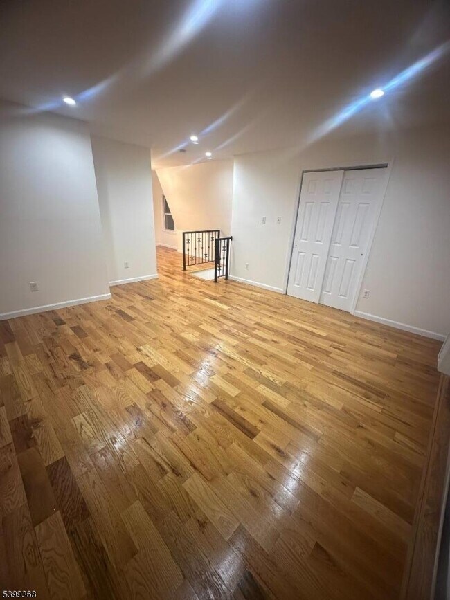 Building Photo - 192 Fairview Ave