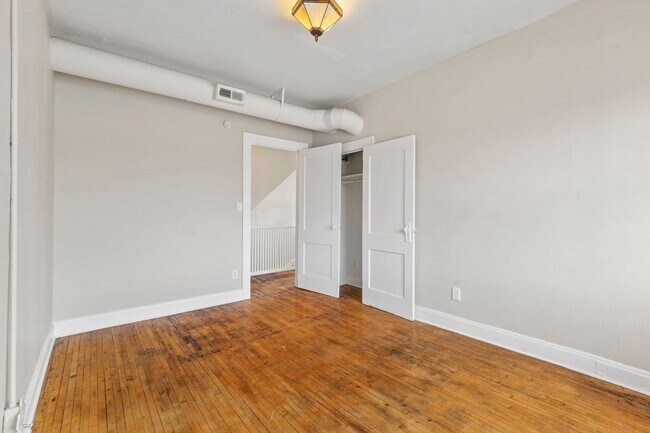 Building Photo - 5703 E Washington St