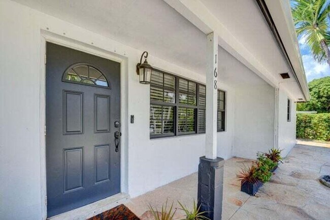 Building Photo - 168 SE 31st Ave