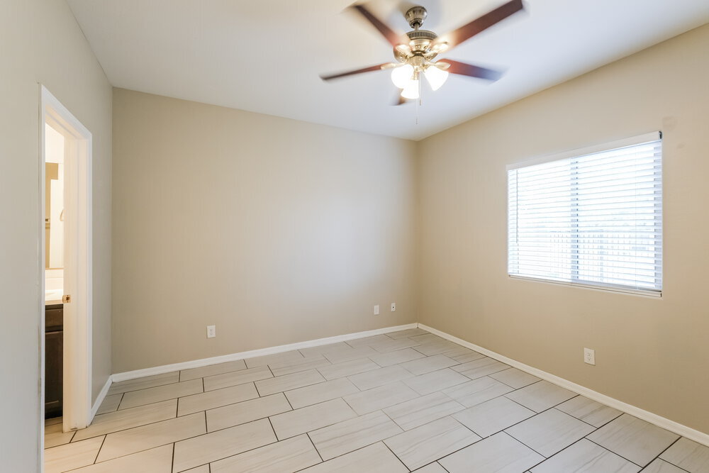 Building Photo - 8828 S 41ST Dr