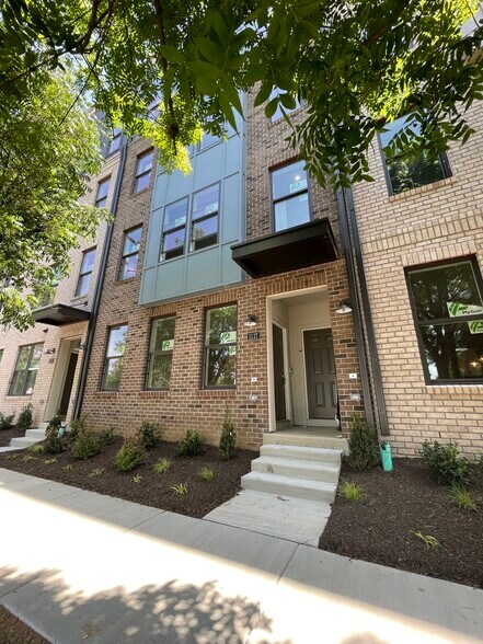 Building Photo - 1117 N Lombardy St