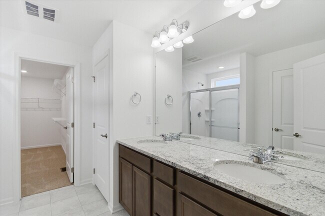 Building Photo - 709 Risdon Trail S