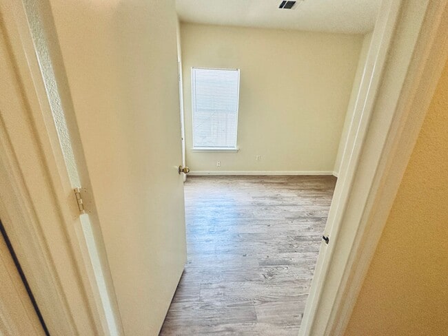 Building Photo - 2873 Southampton Way