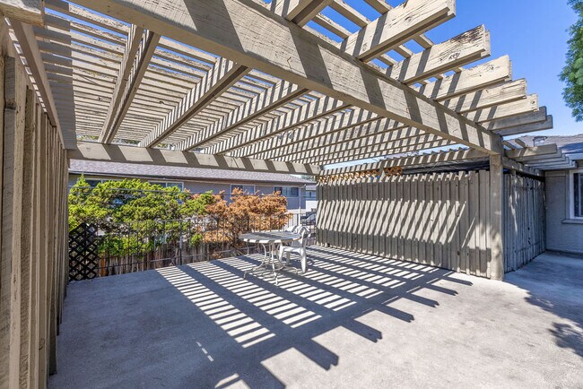 Building Photo - 1235 Leigh Apartments