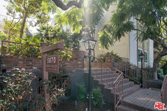 Building Photo - 5870 Green Valley Cir