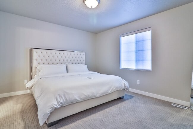 Building Photo - 1063 W Osprey Dr