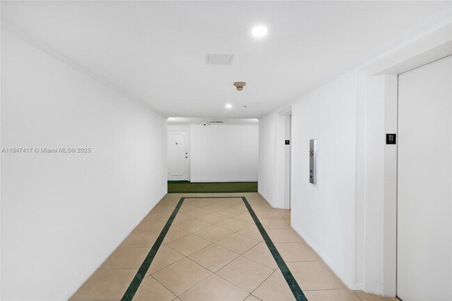 Building Photo - 1408 Brickell Bay Dr