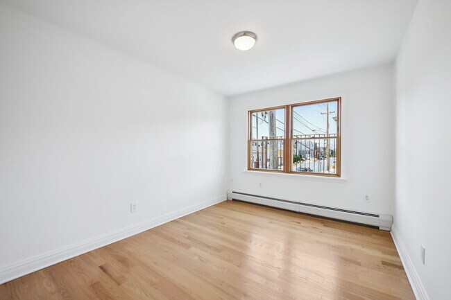 Building Photo - 307 9th St